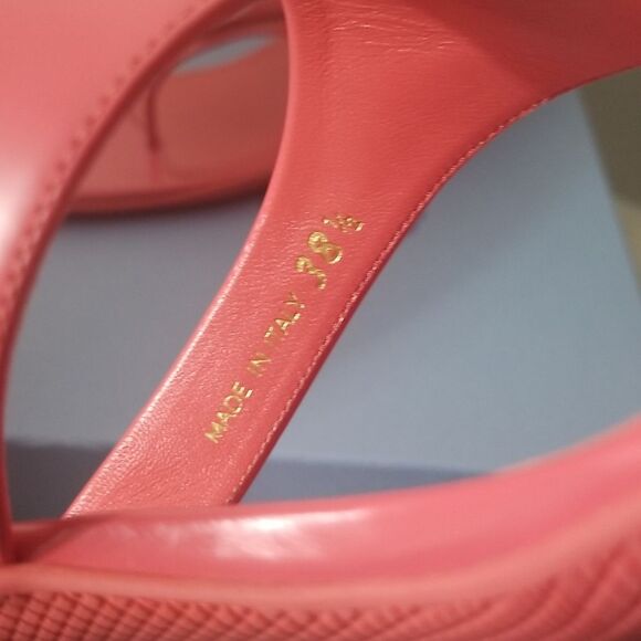 NWT prada leather kitten heels thong sandals in size 38.5 - Picture 4 of 4